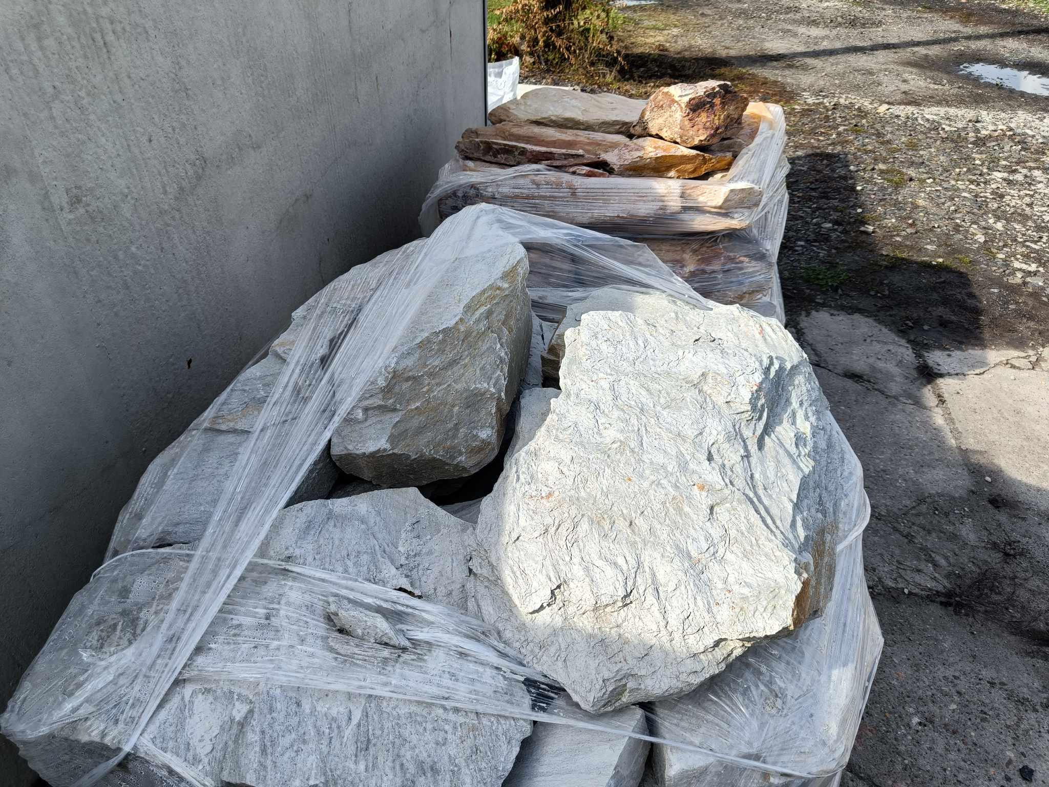 Głazy kwarcytowe srebrne