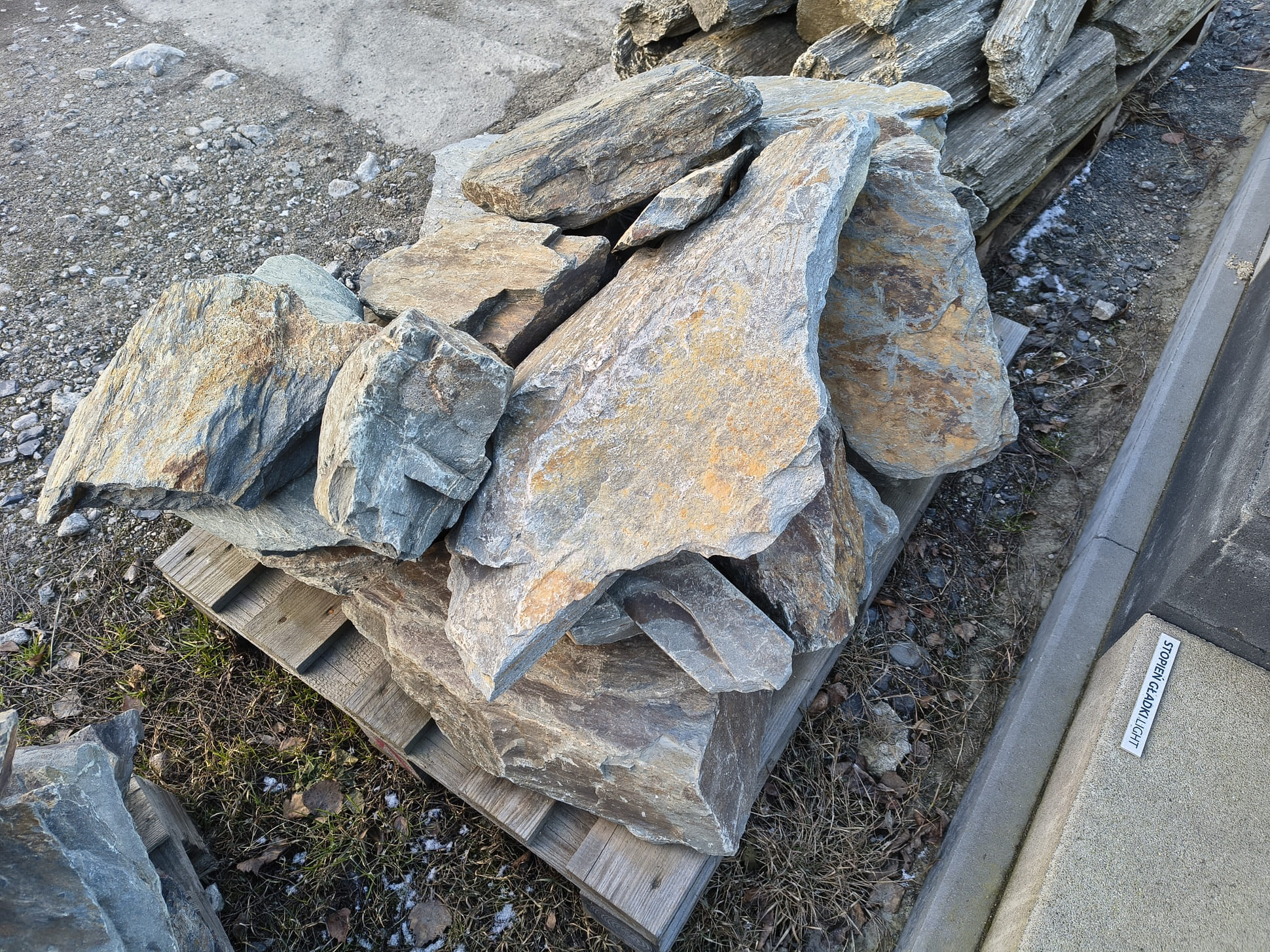 Głazy szarogłazowe