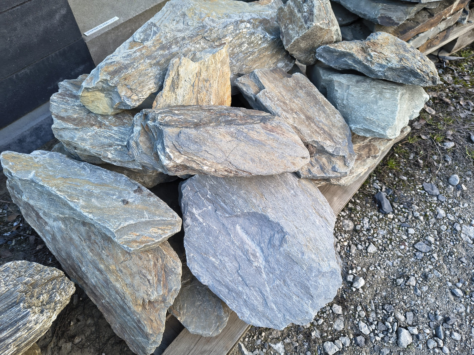 Głazy szarogłazowe