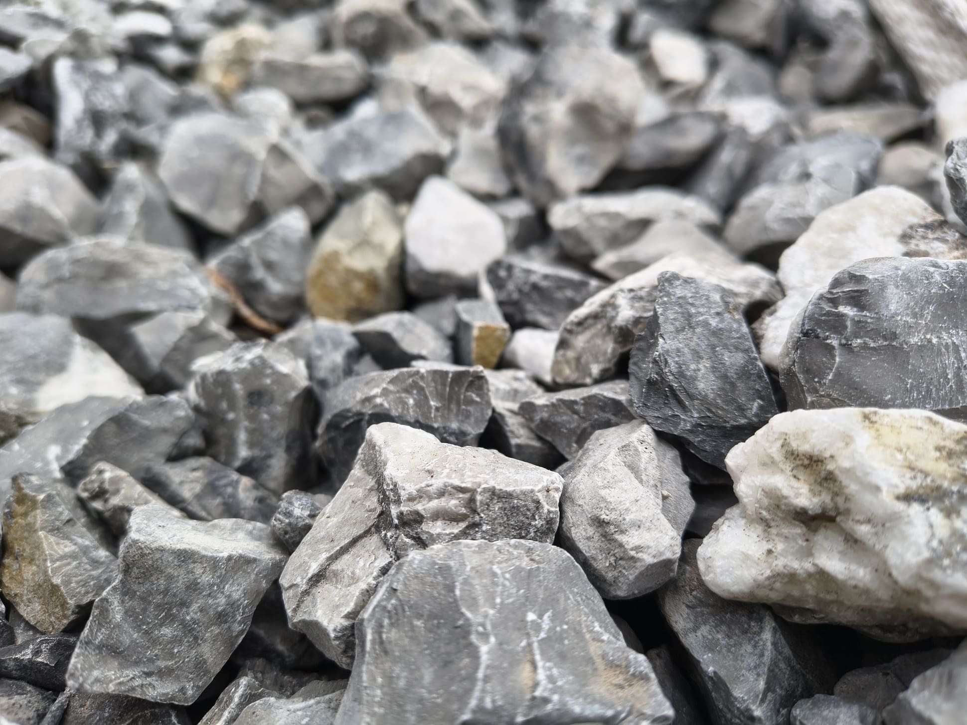 Grys Karbon 16-32 mm